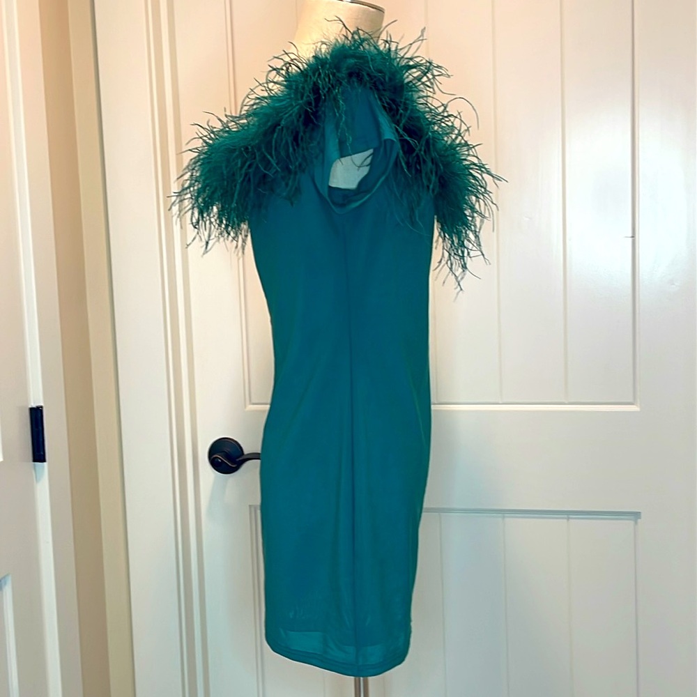 AKIRA Size 1X NWT Cold Shoulder Mesh Dress with Feather Detailing Emerald Green - Picture 3 of 10